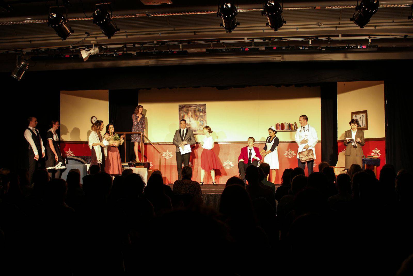 The cast perform "The Man Who Came to Dinner" The cast perform "The Man Who Came to Dinner"